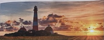 Leuchtturm an der Nordsee bei Sonnenuntergang